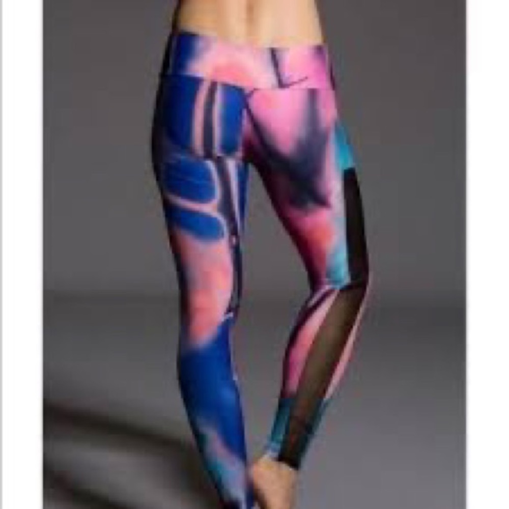 Onzie - Graphic tuxedo chemistry leggings - size S/M (black mesh on sides)